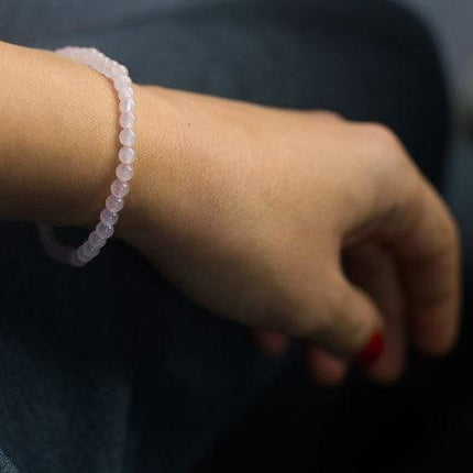 Bracelet "paix" Quartz rose 4mm