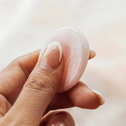 Pierre-pouce ou Galet anti-stress Quartz rose